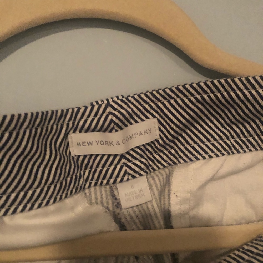 Black and white pin striped tailored shorts - Picture 4 of 4